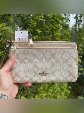 COACH Double Zip Wallet In Signature Canvas CW968 NWT